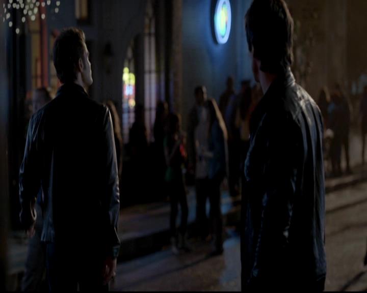 VampireDiariesWorld-dot-org_4x08WellAlwaysHaveBourbonStreet0974.jpg