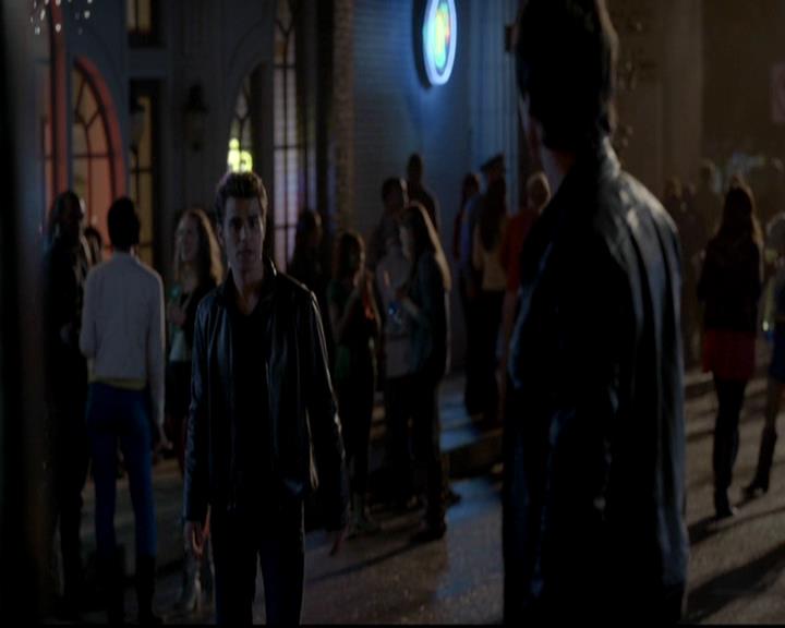 VampireDiariesWorld-dot-org_4x08WellAlwaysHaveBourbonStreet0977.jpg