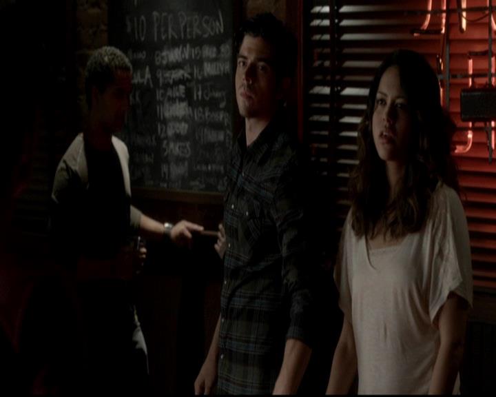 VampireDiariesWorld-dot-org_4x08WellAlwaysHaveBourbonStreet1019.jpg