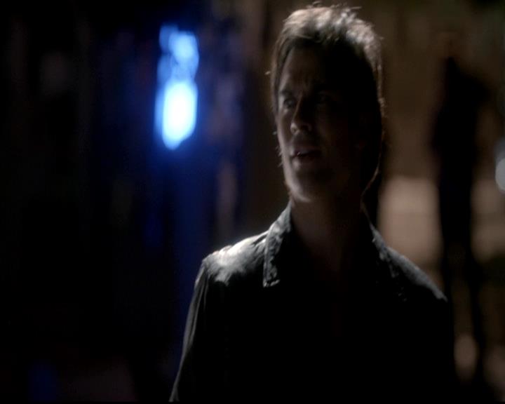 VampireDiariesWorld-dot-org_4x08WellAlwaysHaveBourbonStreet1064.jpg