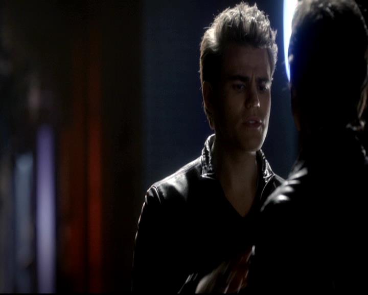 VampireDiariesWorld-dot-org_4x08WellAlwaysHaveBourbonStreet1068.jpg