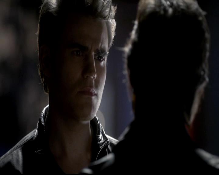 VampireDiariesWorld-dot-org_4x08WellAlwaysHaveBourbonStreet1075.jpg