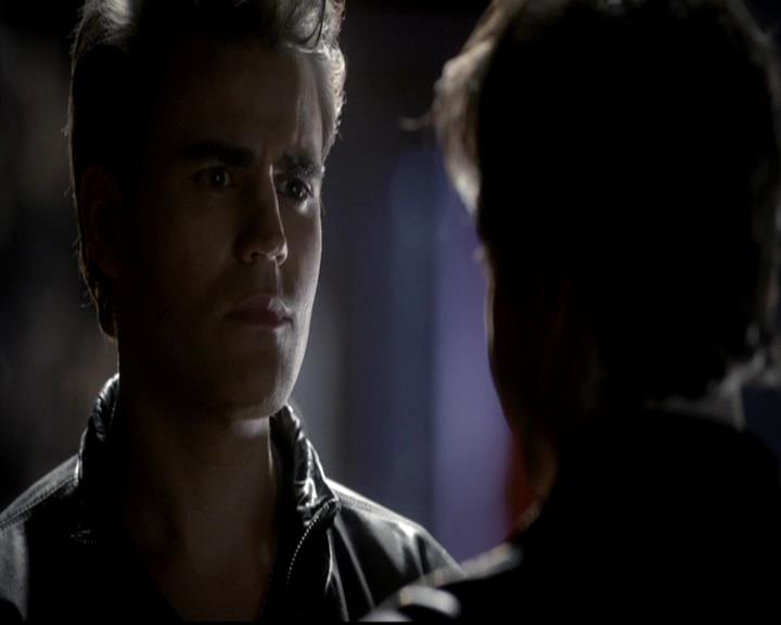 VampireDiariesWorld-dot-org_4x08WellAlwaysHaveBourbonStreet1083.jpg