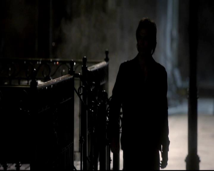 VampireDiariesWorld-dot-org_4x08WellAlwaysHaveBourbonStreet1097.jpg