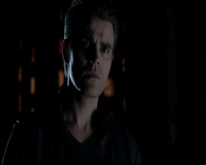 VampireDiariesWorld-dot-org_4x08WellAlwaysHaveBourbonStreet1106.jpg