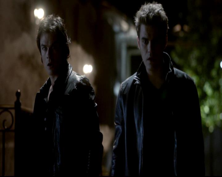 VampireDiariesWorld-dot-org_4x08WellAlwaysHaveBourbonStreet1112.jpg