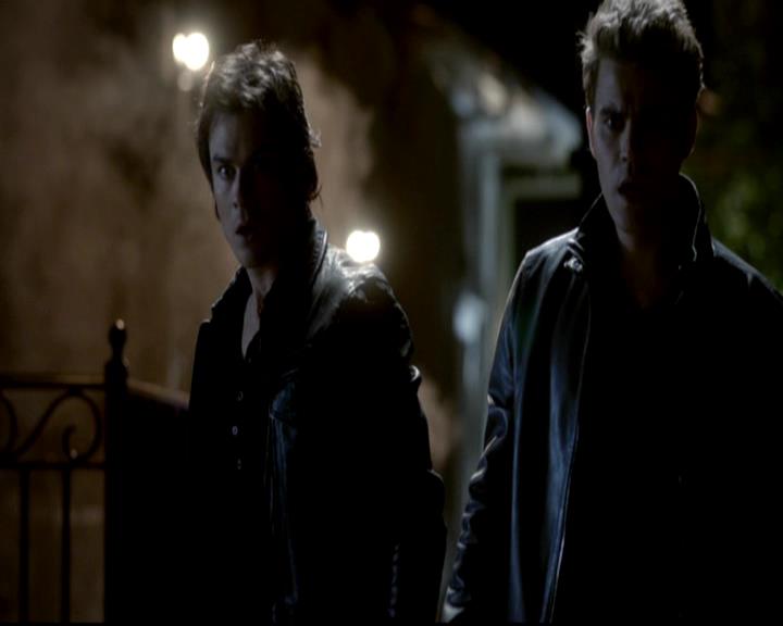 VampireDiariesWorld-dot-org_4x08WellAlwaysHaveBourbonStreet1113.jpg