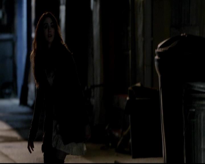 VampireDiariesWorld-dot-org_4x08WellAlwaysHaveBourbonStreet1116.jpg