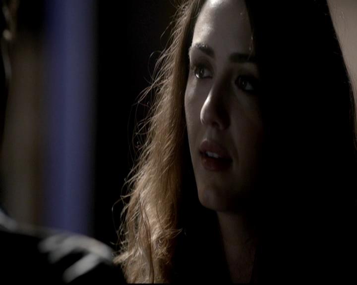 VampireDiariesWorld-dot-org_4x08WellAlwaysHaveBourbonStreet1155.jpg