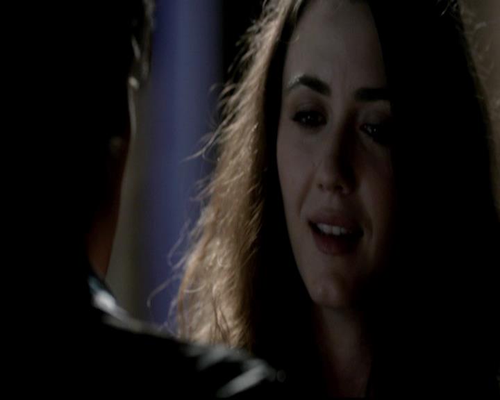 VampireDiariesWorld-dot-org_4x08WellAlwaysHaveBourbonStreet1160.jpg