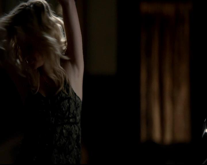 VampireDiariesWorld-dot-org_4x08WellAlwaysHaveBourbonStreet1186.jpg