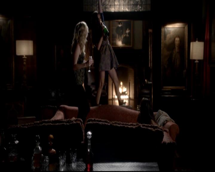 VampireDiariesWorld-dot-org_4x08WellAlwaysHaveBourbonStreet1196.jpg