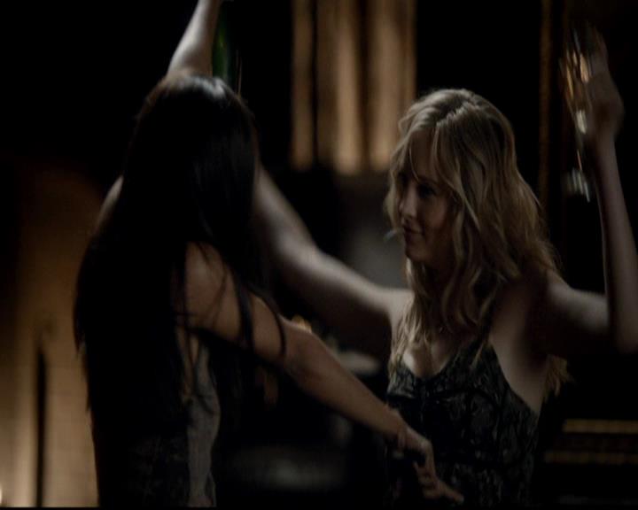 VampireDiariesWorld-dot-org_4x08WellAlwaysHaveBourbonStreet1203.jpg