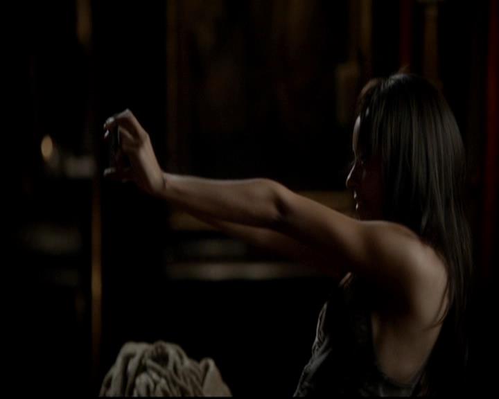 VampireDiariesWorld-dot-org_4x08WellAlwaysHaveBourbonStreet1204.jpg