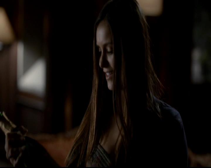 VampireDiariesWorld-dot-org_4x08WellAlwaysHaveBourbonStreet1207.jpg