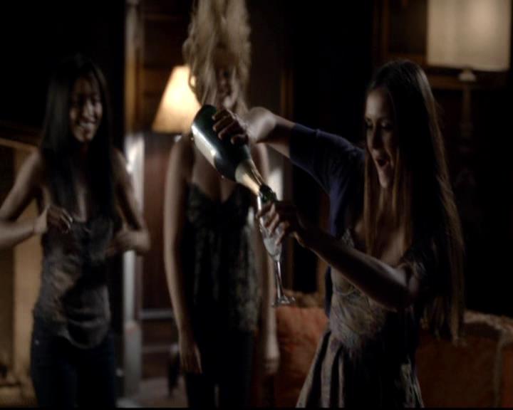 VampireDiariesWorld-dot-org_4x08WellAlwaysHaveBourbonStreet1214.jpg