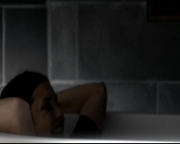 VampireDiariesWorld-dot-org_4x08WellAlwaysHaveBourbonStreet1218.jpg