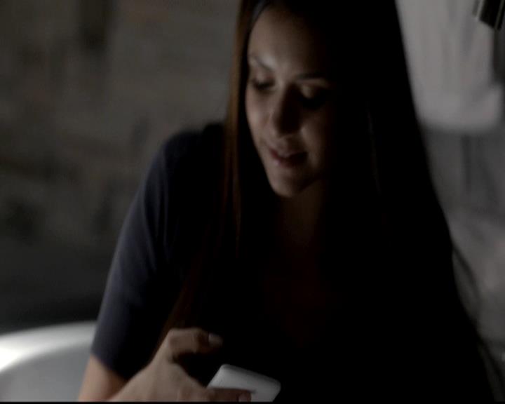 VampireDiariesWorld-dot-org_4x08WellAlwaysHaveBourbonStreet1225.jpg