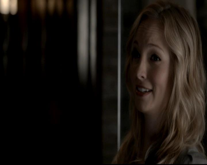 VampireDiariesWorld-dot-org_4x08WellAlwaysHaveBourbonStreet1245.jpg