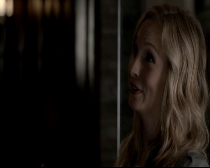 VampireDiariesWorld-dot-org_4x08WellAlwaysHaveBourbonStreet1246.jpg