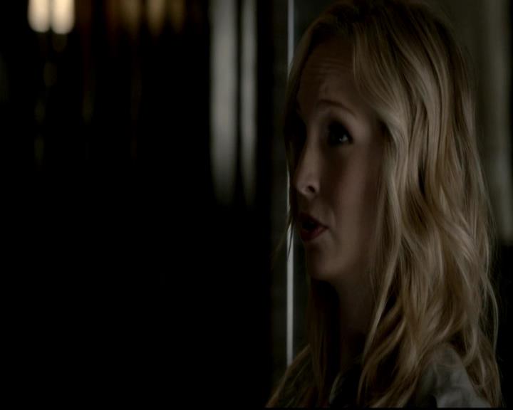 VampireDiariesWorld-dot-org_4x08WellAlwaysHaveBourbonStreet1259.jpg