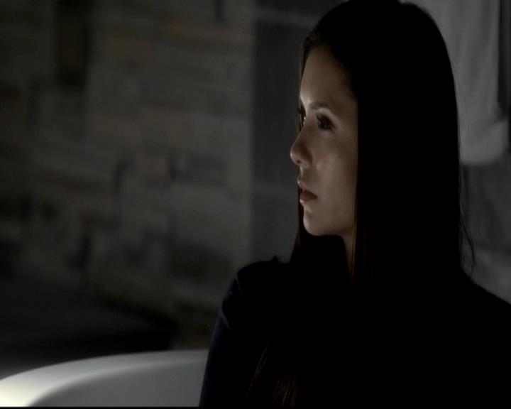 VampireDiariesWorld-dot-org_4x08WellAlwaysHaveBourbonStreet1265.jpg