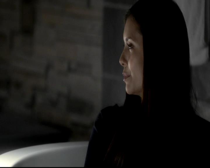 VampireDiariesWorld-dot-org_4x08WellAlwaysHaveBourbonStreet1267.jpg