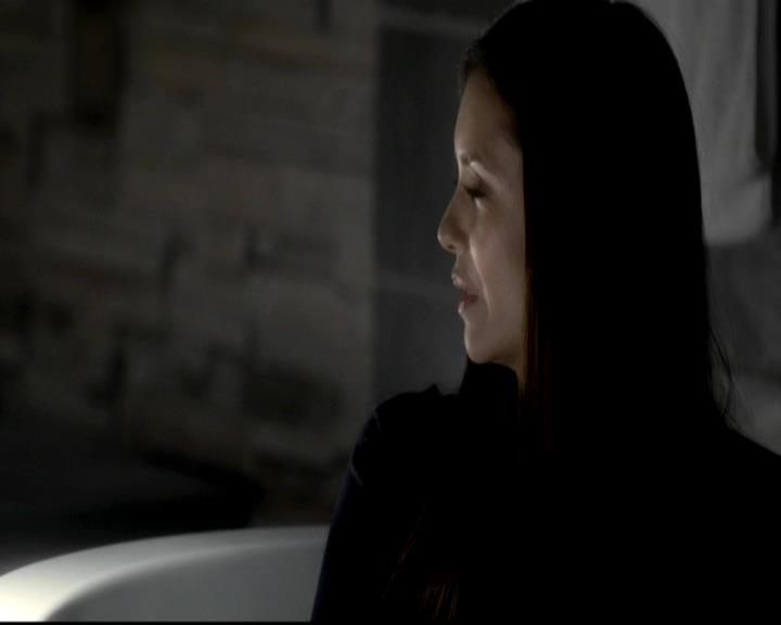 VampireDiariesWorld-dot-org_4x08WellAlwaysHaveBourbonStreet1268.jpg