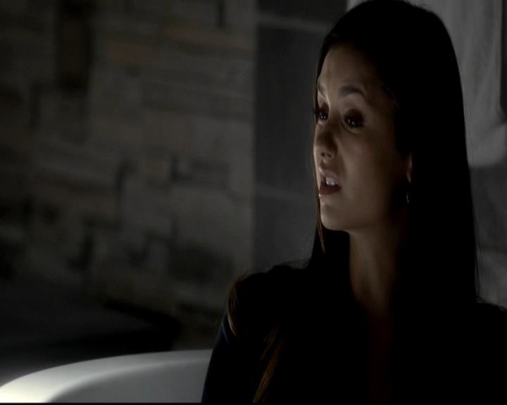 VampireDiariesWorld-dot-org_4x08WellAlwaysHaveBourbonStreet1273.jpg