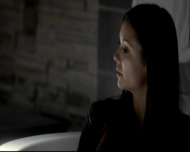 VampireDiariesWorld-dot-org_4x08WellAlwaysHaveBourbonStreet1274.jpg