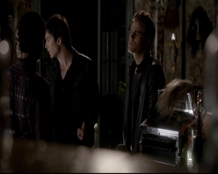 VampireDiariesWorld-dot-org_4x08WellAlwaysHaveBourbonStreet1319.jpg