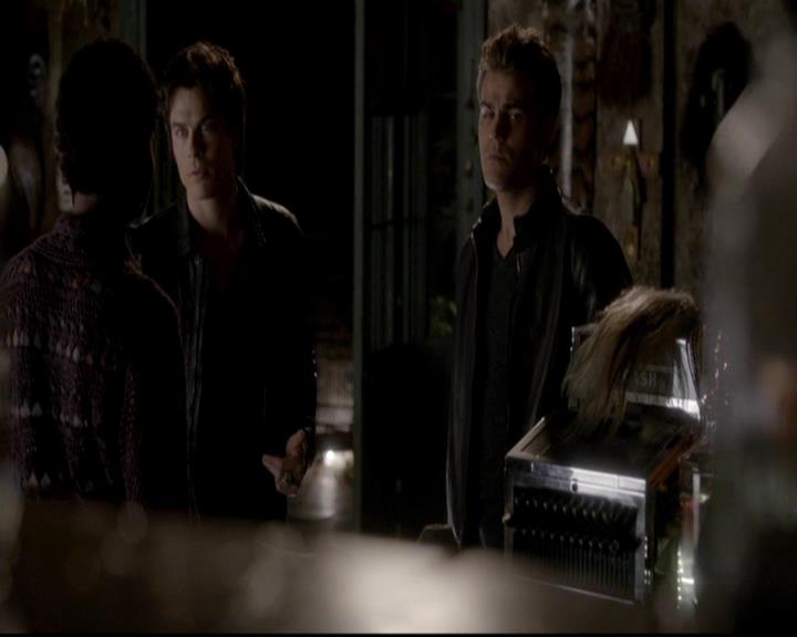 VampireDiariesWorld-dot-org_4x08WellAlwaysHaveBourbonStreet1320.jpg