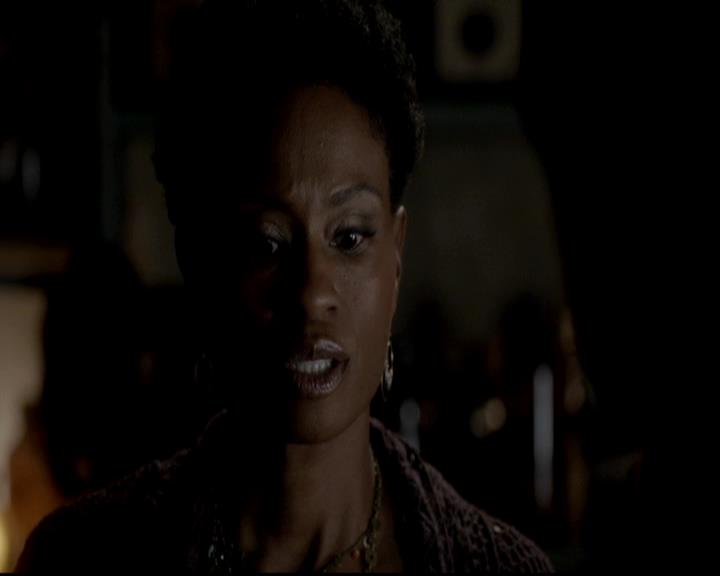 VampireDiariesWorld-dot-org_4x08WellAlwaysHaveBourbonStreet1321.jpg