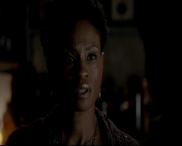 VampireDiariesWorld-dot-org_4x08WellAlwaysHaveBourbonStreet1322.jpg