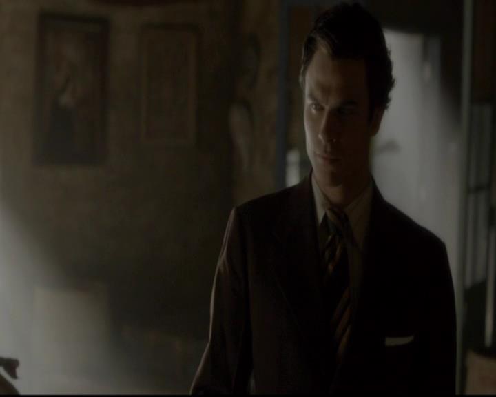 VampireDiariesWorld-dot-org_4x08WellAlwaysHaveBourbonStreet1328.jpg