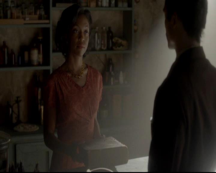 VampireDiariesWorld-dot-org_4x08WellAlwaysHaveBourbonStreet1329.jpg