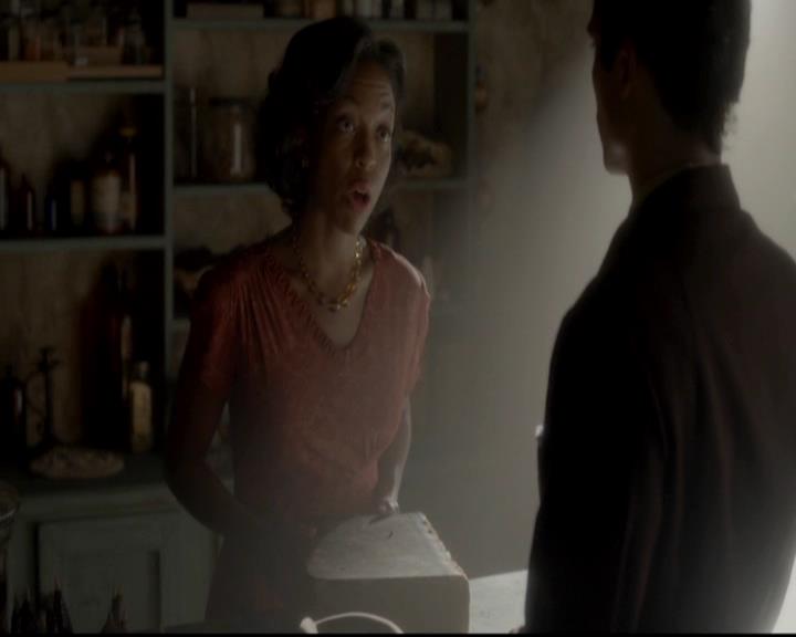 VampireDiariesWorld-dot-org_4x08WellAlwaysHaveBourbonStreet1330.jpg