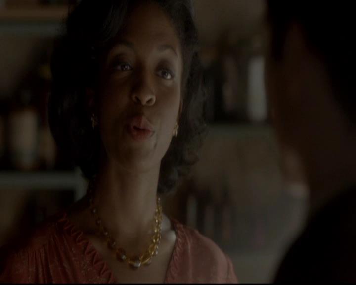 VampireDiariesWorld-dot-org_4x08WellAlwaysHaveBourbonStreet1338.jpg