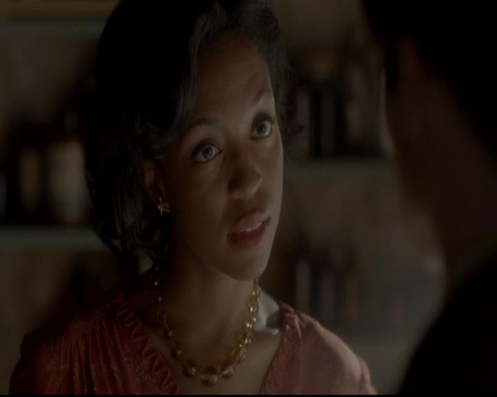 VampireDiariesWorld-dot-org_4x08WellAlwaysHaveBourbonStreet1343.jpg