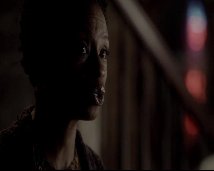 VampireDiariesWorld-dot-org_4x08WellAlwaysHaveBourbonStreet1358.jpg