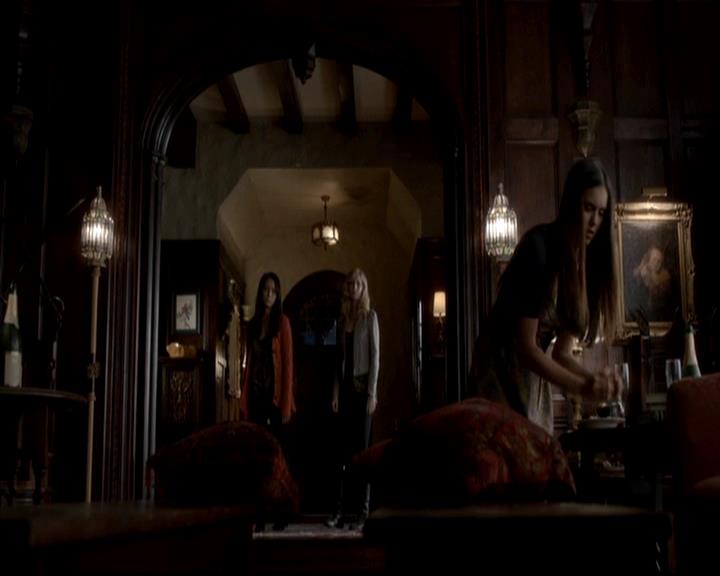 VampireDiariesWorld-dot-org_4x08WellAlwaysHaveBourbonStreet1386.jpg