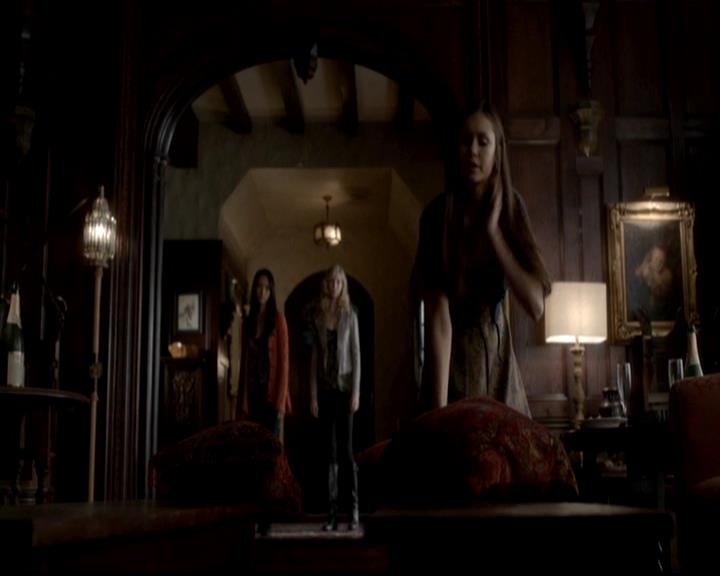 VampireDiariesWorld-dot-org_4x08WellAlwaysHaveBourbonStreet1387.jpg