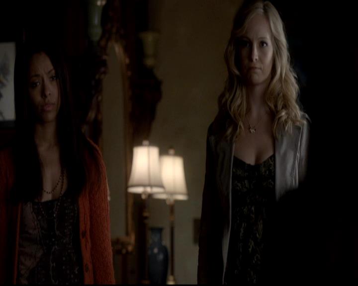 VampireDiariesWorld-dot-org_4x08WellAlwaysHaveBourbonStreet1399.jpg