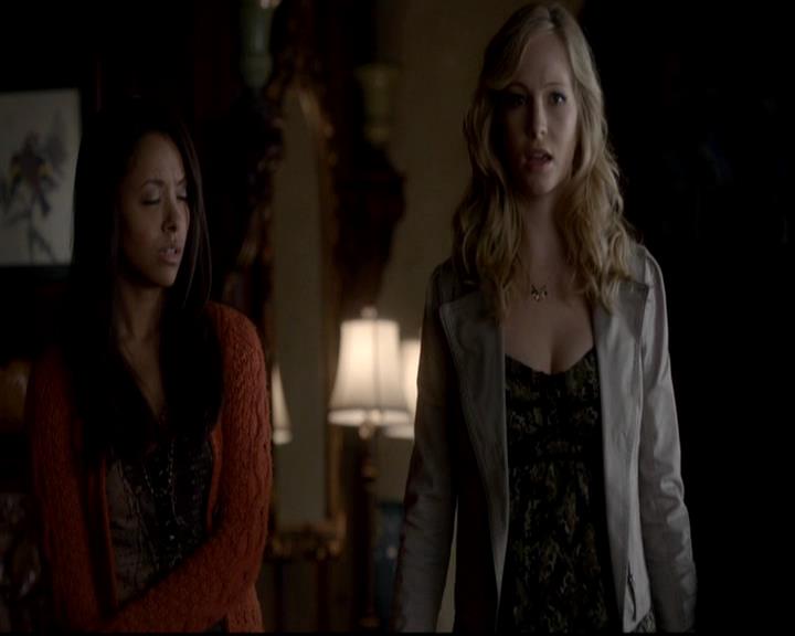 VampireDiariesWorld-dot-org_4x08WellAlwaysHaveBourbonStreet1413.jpg