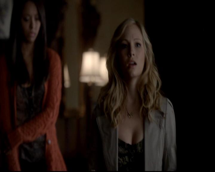 VampireDiariesWorld-dot-org_4x08WellAlwaysHaveBourbonStreet1416.jpg