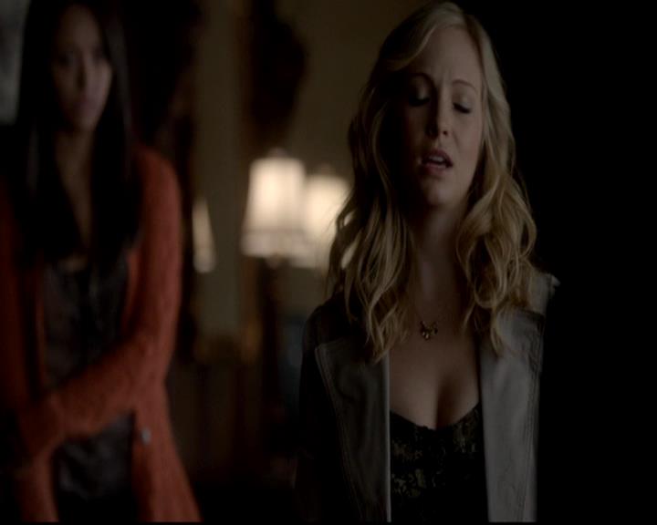 VampireDiariesWorld-dot-org_4x08WellAlwaysHaveBourbonStreet1417.jpg