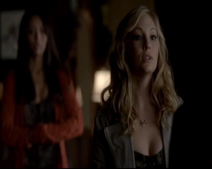 VampireDiariesWorld-dot-org_4x08WellAlwaysHaveBourbonStreet1421.jpg