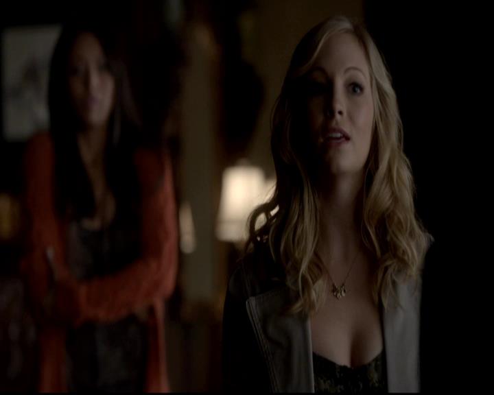 VampireDiariesWorld-dot-org_4x08WellAlwaysHaveBourbonStreet1422.jpg