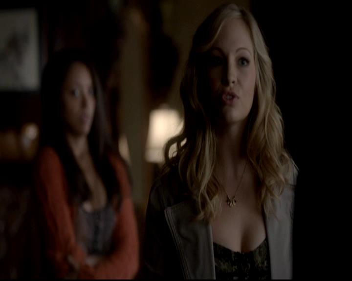 VampireDiariesWorld-dot-org_4x08WellAlwaysHaveBourbonStreet1424.jpg