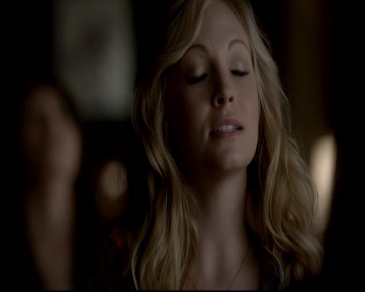 VampireDiariesWorld-dot-org_4x08WellAlwaysHaveBourbonStreet1439.jpg